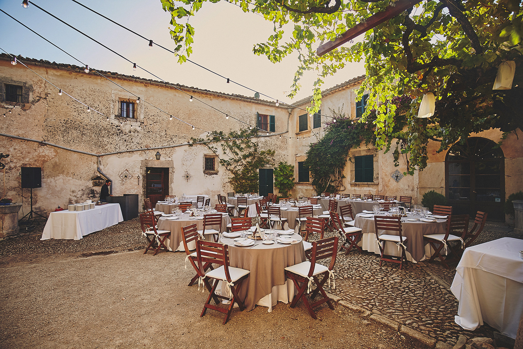 Mallorca wedding fangar 