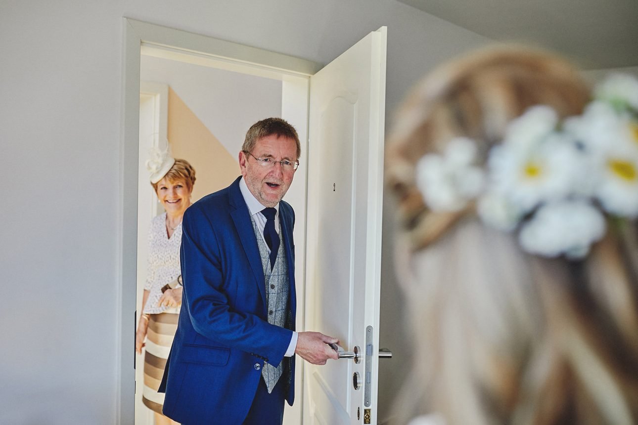 Schedule hair and makeup on the morning of your wedding 26 Schedule hair and makeup on the morning of your wedding 20