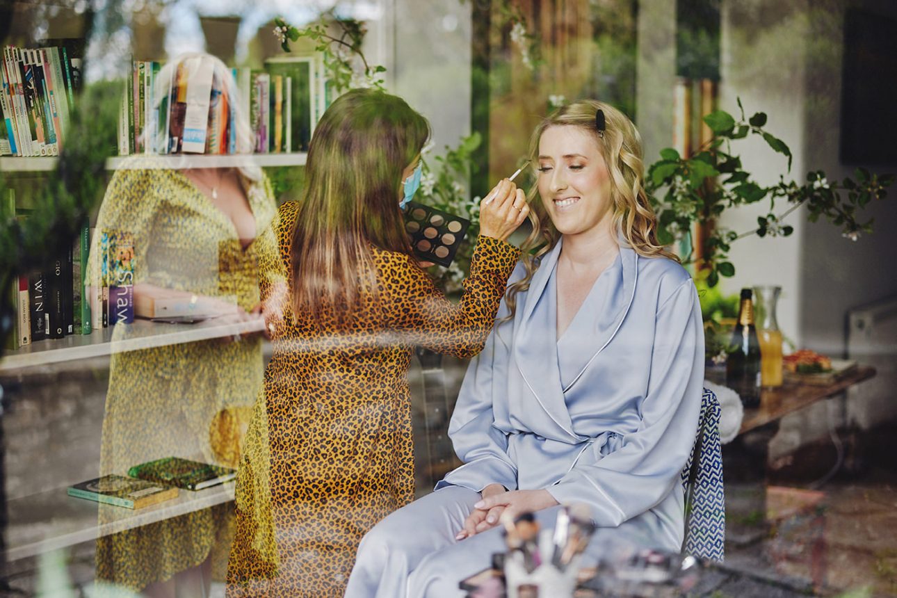 Schedule hair and makeup on the morning of your wedding 12 Schedule hair and makeup on the morning of your wedding 8