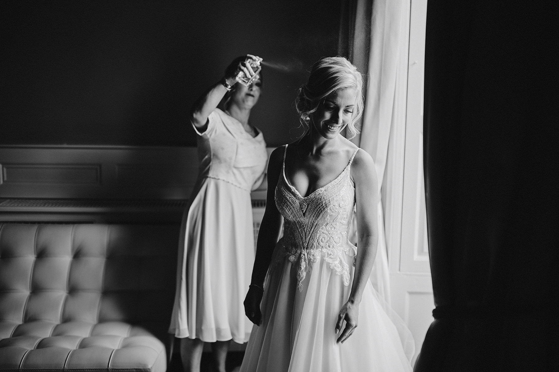 Schedule hair and makeup on the morning of your wedding 22 Schedule hair and makeup on the morning of your wedding 16