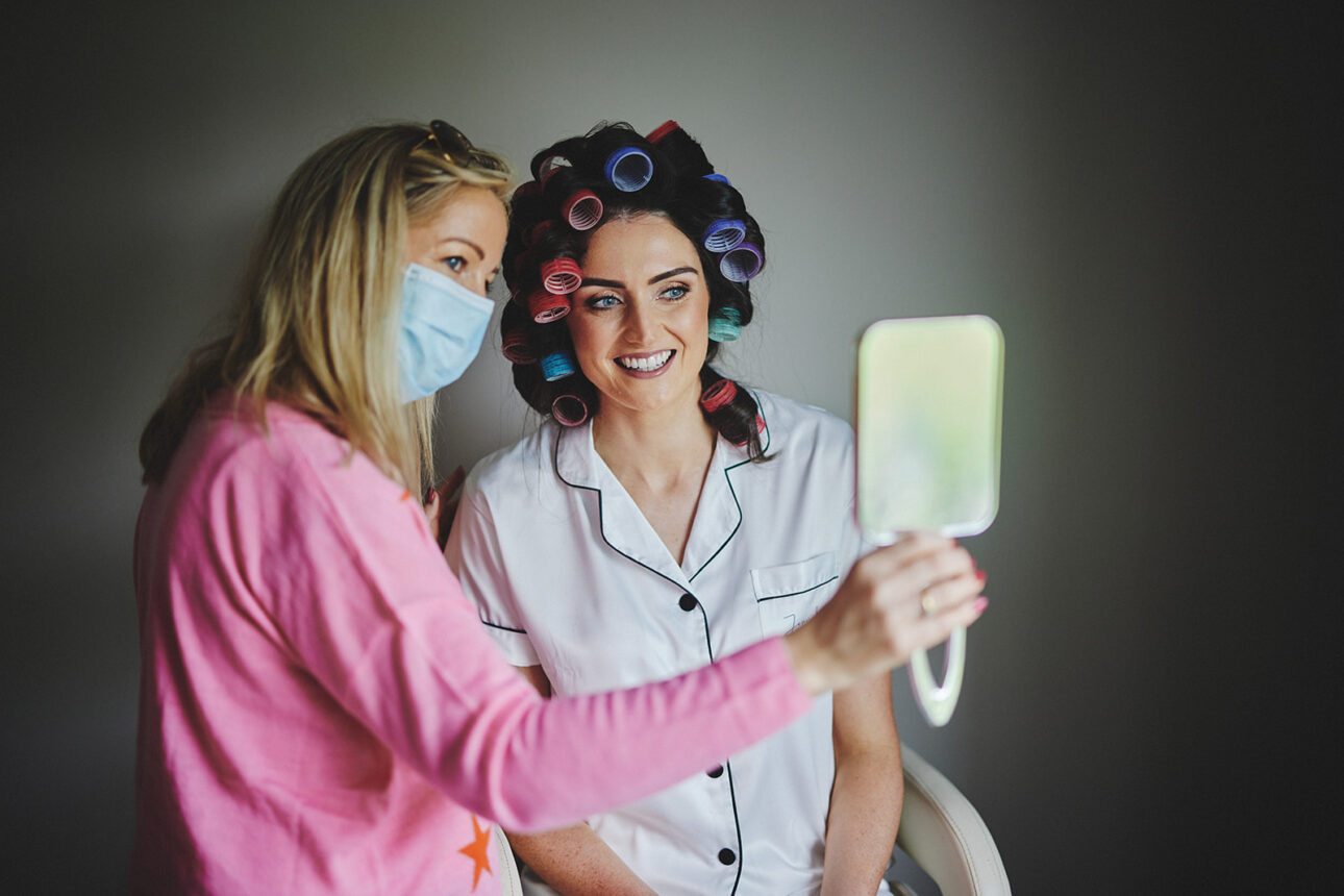 Schedule hair and makeup on the morning of your wedding 7 Schedule hair and makeup on the morning of your wedding