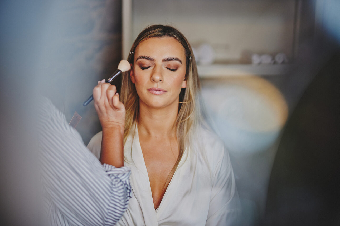 Schedule hair and makeup on the morning of your wedding 4