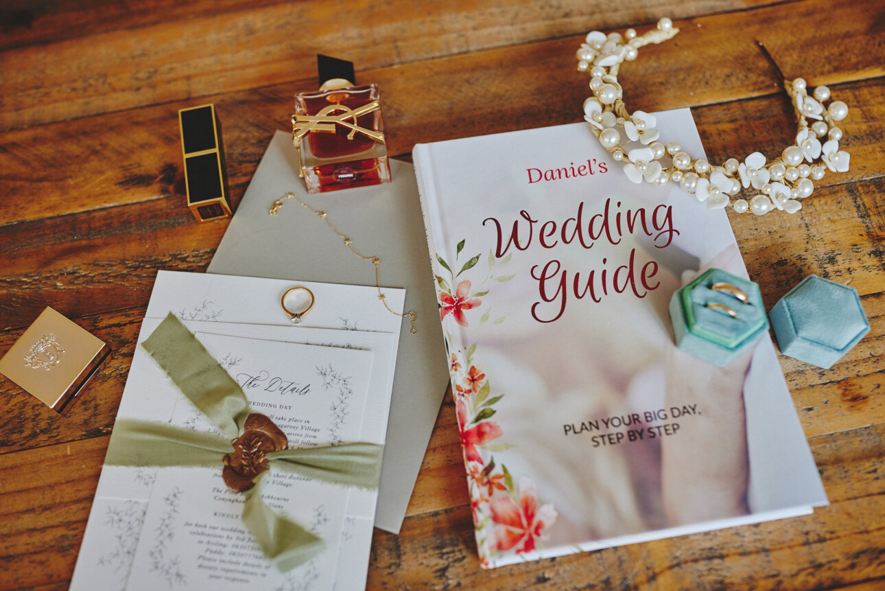 10 Wedding Planning Tips from Daniel's Wedding Planning Guide. 4 Wedding Guide Book