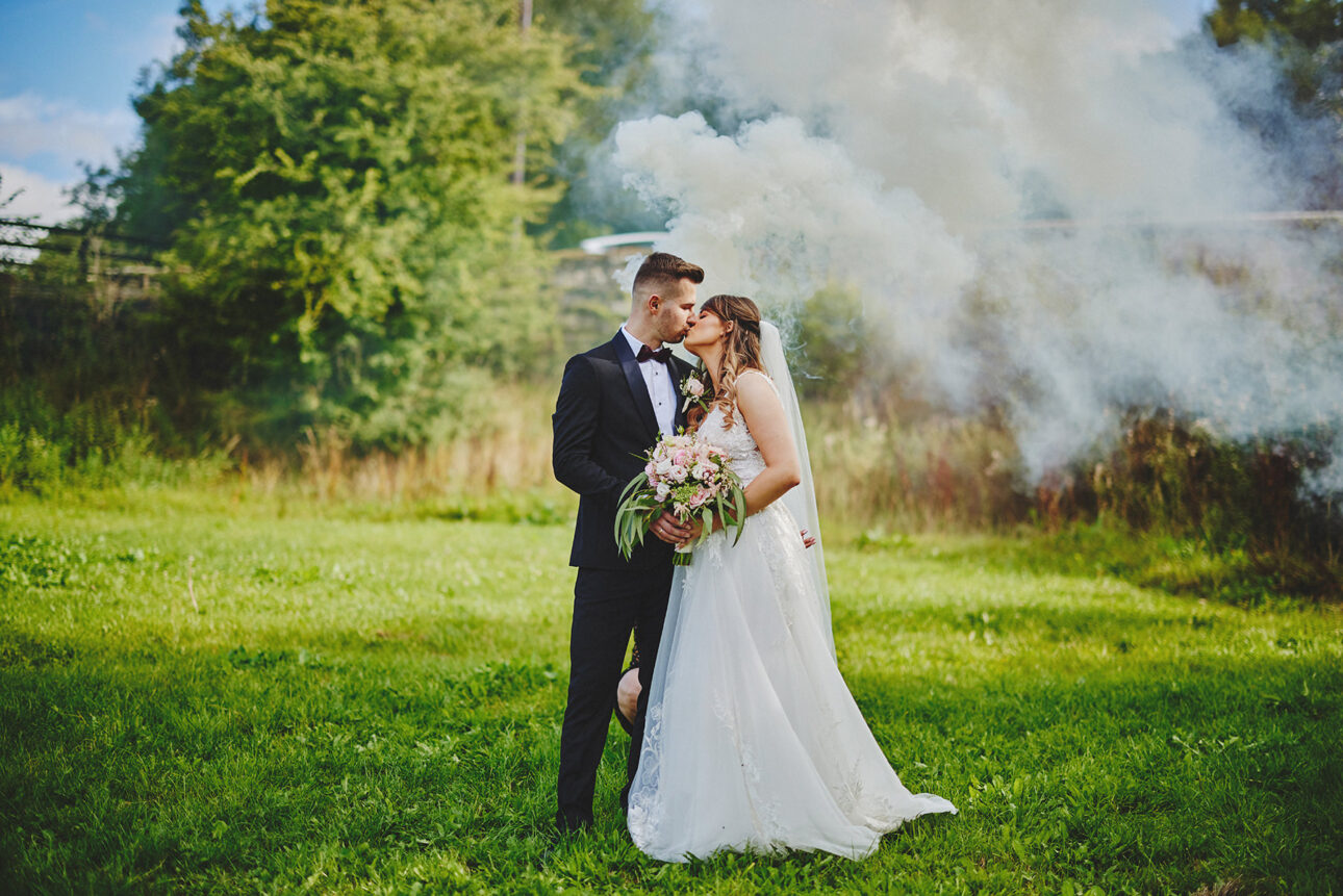 Smoke Bombs Wedding Photos Guide 2