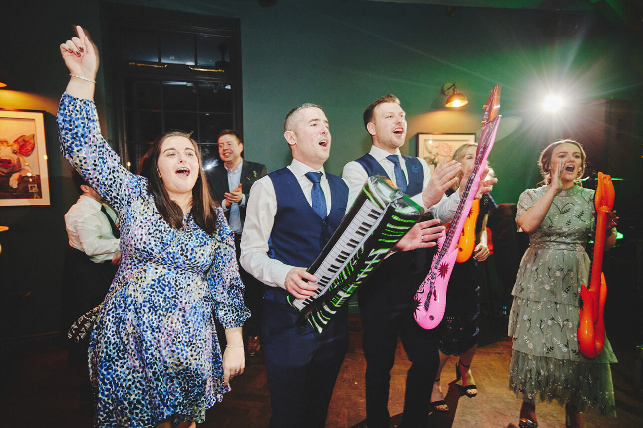 10 Creative Ways to Get Your Wedding Guests On The Dance Floor 8