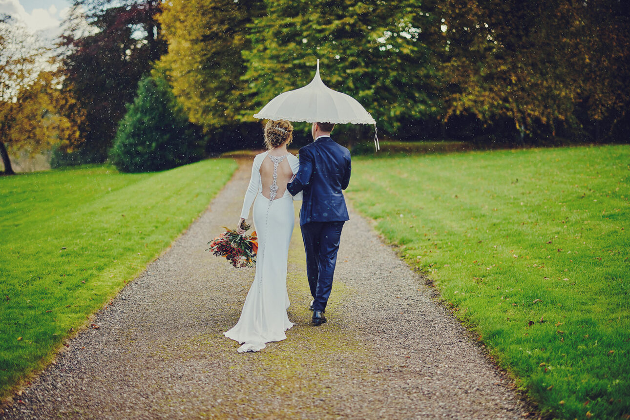 10 Tips Rain Wedding Photos