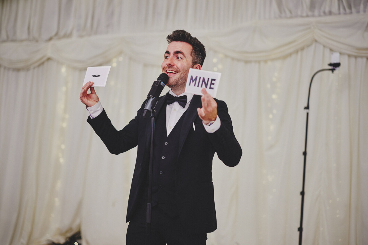 3 reasons to hire a “Magic MC” 10 Wedding Entertainment Magician and MC Jamie Skelton0014