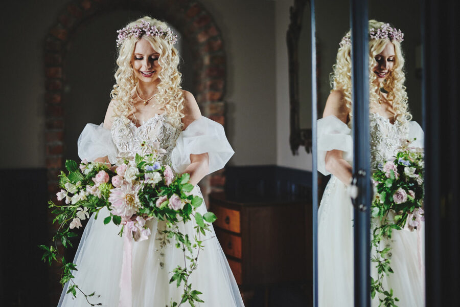Choosing Your Hairstylist for Your Wedding Day 8 Choosing Your Hairstylist for Your Wedding Day 8