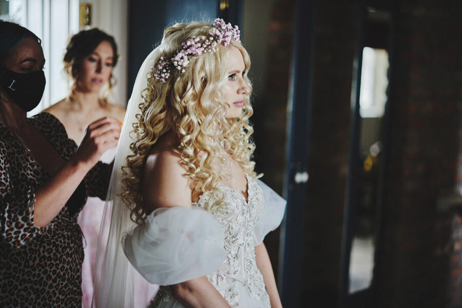 Choosing Your Hairstylist for Your Wedding Day 1 Choosing Your Hairstylist for Your Wedding Day 1