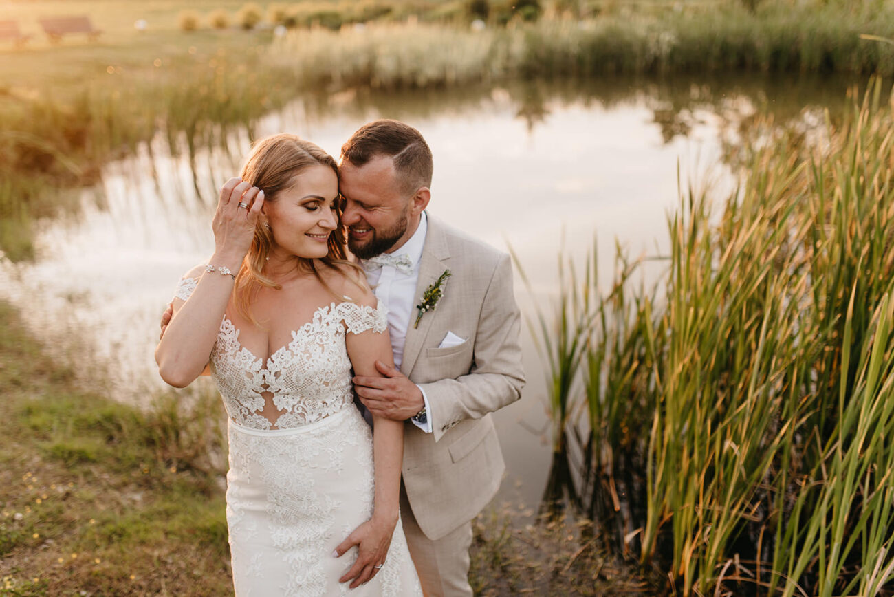 How Fake Tan Can Affect Your Wedding Photos (And What to Do About It) 5 how to look natural in wedding photos