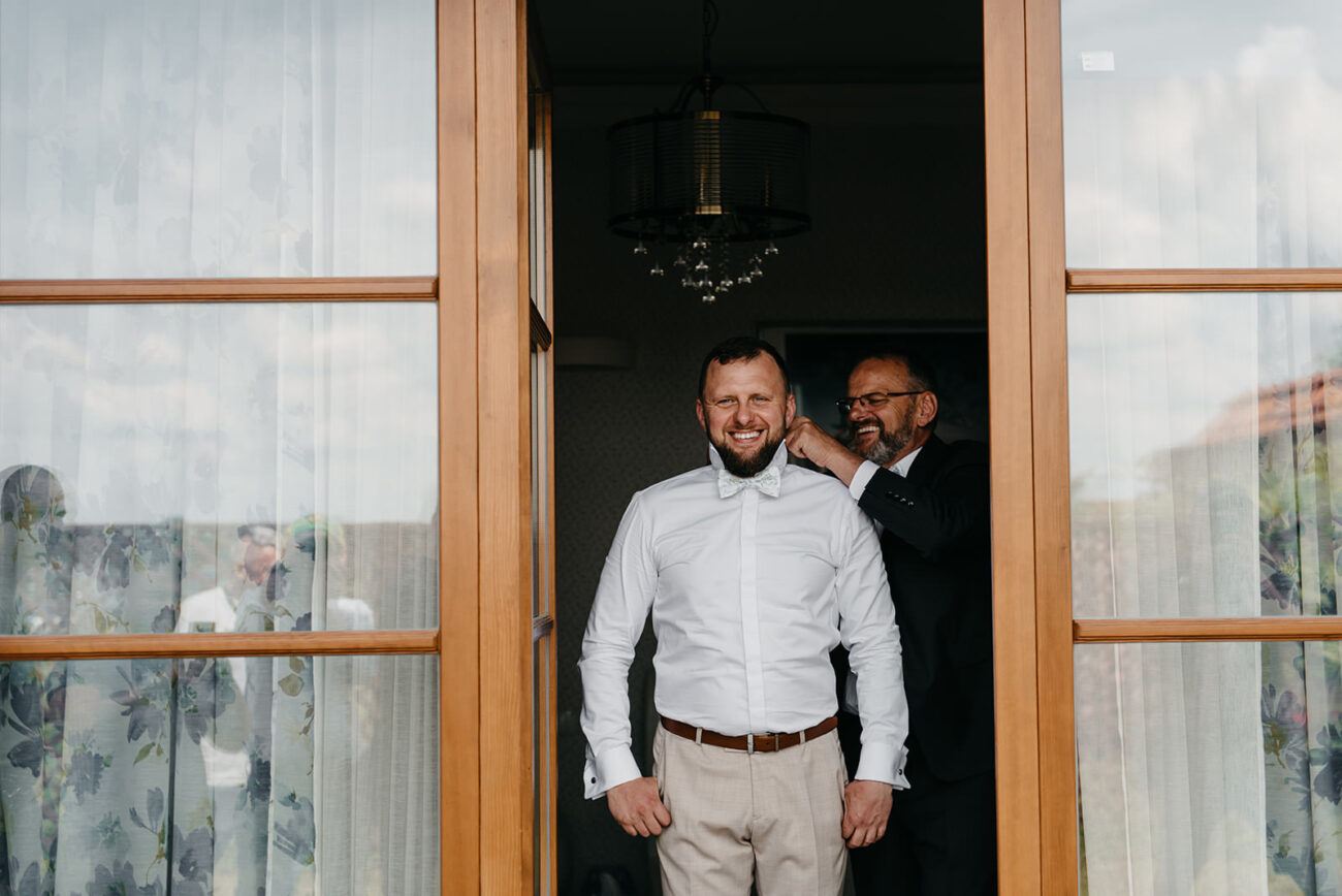 How Fake Tan Can Affect Your Wedding Photos (And What to Do About It) 3 pale groom tanned bride