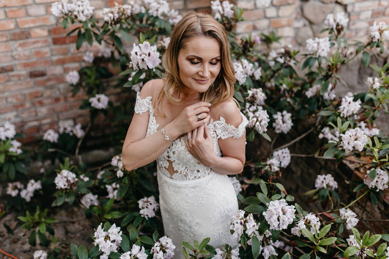How Fake Tan Can Affect Your Wedding Photos (And What to Do About It) 2 How Fake Tan Can Affect Your Wedding Photos (And What to Do About It) 1
